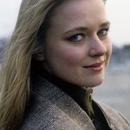 Helene Egelund 飾演 Annika