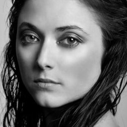 Olga Fedori 飾演 Young Gypsy Woman