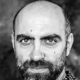 Erol Babaoğlu 飾演 