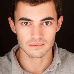 João Arrais 飾演 Manuel Santos