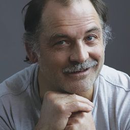 Philippe Frécon 飾演 Father