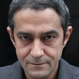 Husky Kihal 飾演 Harki 1