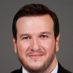 Şahan Gökbakar - 《雷傑普的精彩人生7》演員 飾演Recep İvedik