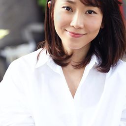 許歌 飾演 Zhao Dongmei