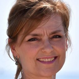 瑪麗·理查森 飾演 Helén Andersson