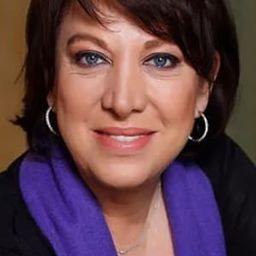 Oya Başar 飾演 Hasta Danışmanı