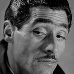 Tiberio Murgia - Grand Hotel Excelsior演員 飾演Un operaio