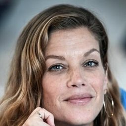 Marie Bäumer 飾演 Roxane