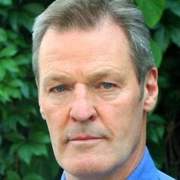 Anthony Straeger 飾演 Breaks lead guitarist