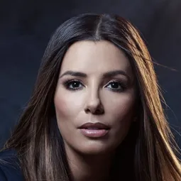 伊娃隆歌莉亞 飾演 Self