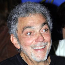 Steve Gadd 飾演 