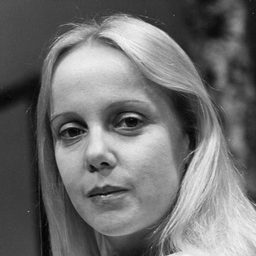 Georgina Hale 飾演 Fay