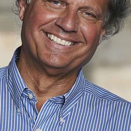 Albert Dohmen 飾演 Self