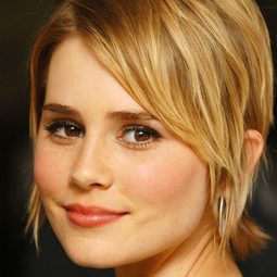 艾莉森·拉曼 - 十三度凶間演員 飾演Honey Bear Girl