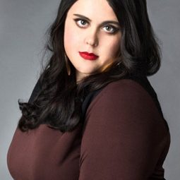 莎朗朗妮 飾演 Barbie