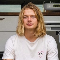 Alec Majerus 飾演 Self