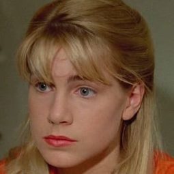 Marti Greenberg - 幻海奇緣演員 飾演Suzanne