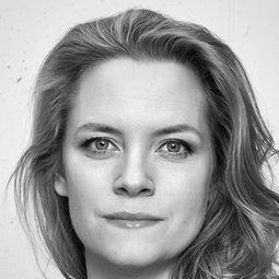 Nina Ellen Ødegård - 超能姊妹演員 飾演Mamma