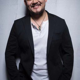 張繼南 飾演 Yan Shihe (Crying Man in the Dark) / Cui Xueyi (Sunny Doll)