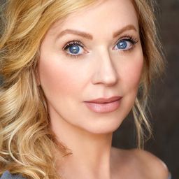 Leigh-Allyn Baker 飾演 Leah Singer