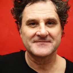 Philippe Martz 飾演 Tim