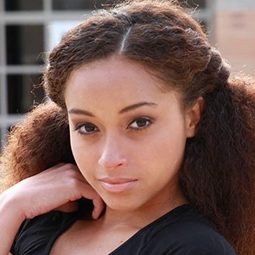 Shannon Destiny Ryan 飾演 Cheerleading Girl