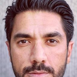 Afshin Firouzi 飾演 King Christian of Denmark