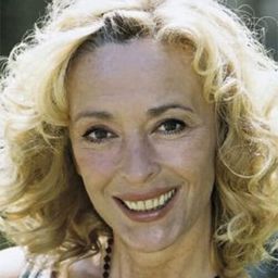 Christine Reinhart 飾演 Helen Schmidt