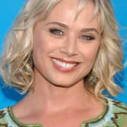 Kim Johnston Ulrich 飾演 Amy Lorne