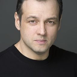 Carlos Diaz 飾演 Julio / Fernando / Manny / Mexican President (Voice)