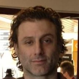 David Gordon 飾演 Mitch