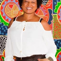 Tânia Toko 飾演 Neuzão da Rocha