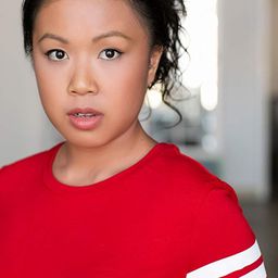 Stephanie Wong 飾演 