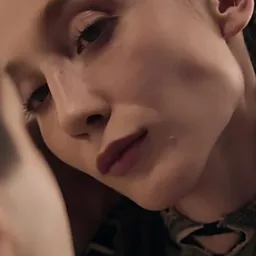 歐琳皮婭·阿漢克 飾演 Sirma