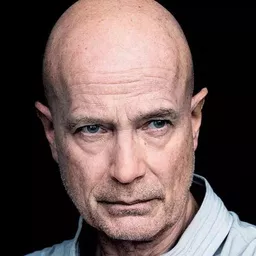 克里斯汀·伯克 飾演 Albrecht Ritter Mertz von Quirnheim