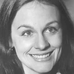 Hope Alexander-Willis 飾演 Linda Quirk