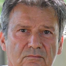 Claude Koener 飾演 