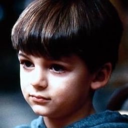 Carl J. Matusovich 飾演 Mathilda's Brother
