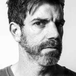 Mariano González 飾演 