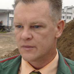 Thomas Lawinky - Boundaries演員 飾演Timons Vater