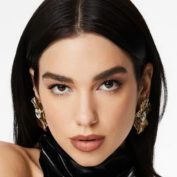 杜娃黎波 飾演 Lagrange