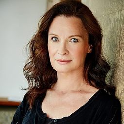 Tara Morice - Dance Academy: The Movie演員 飾演Miss Raine