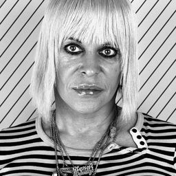 Genesis P-Orridge 飾演 Self