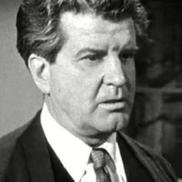 Sandro Giglio 飾演 Viola