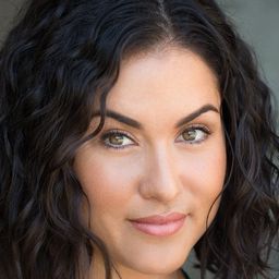 Whitney Nielsen 飾演 Goodman