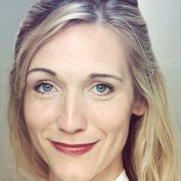 Annie McCain Engman 飾演 June