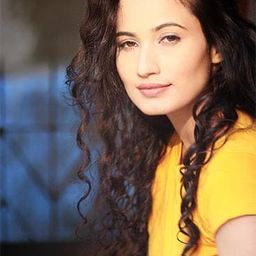 米拉·卡恩 飾演 Jessica Lall