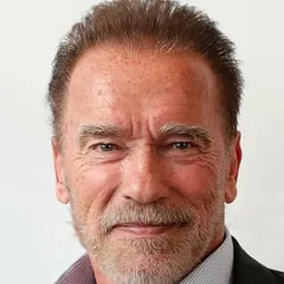 阿諾舒華辛力加 飾演 Self