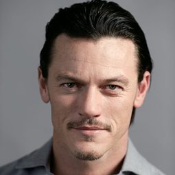 路克伊雲斯 - 劍客聯盟：雲端之戰演員 飾演Aramis