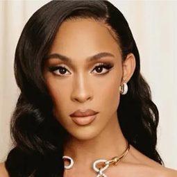 米凱拉·潔·羅利葛茲 飾演 Carolyn